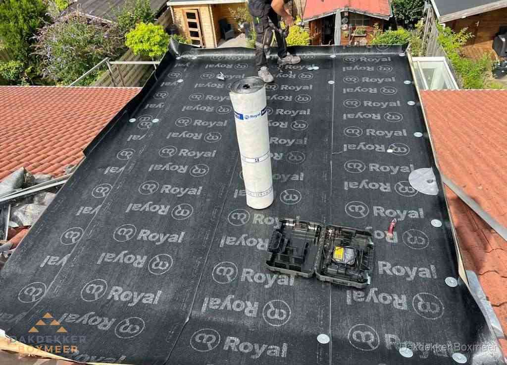 Dakrenovatie met Royal onderdak op plat dak in Boxmeer Dakrenovatie met Royal onderdak op plat dak in Boxmeer